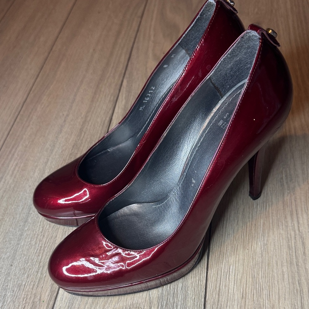 Stuart Weitzman Vernis Heels